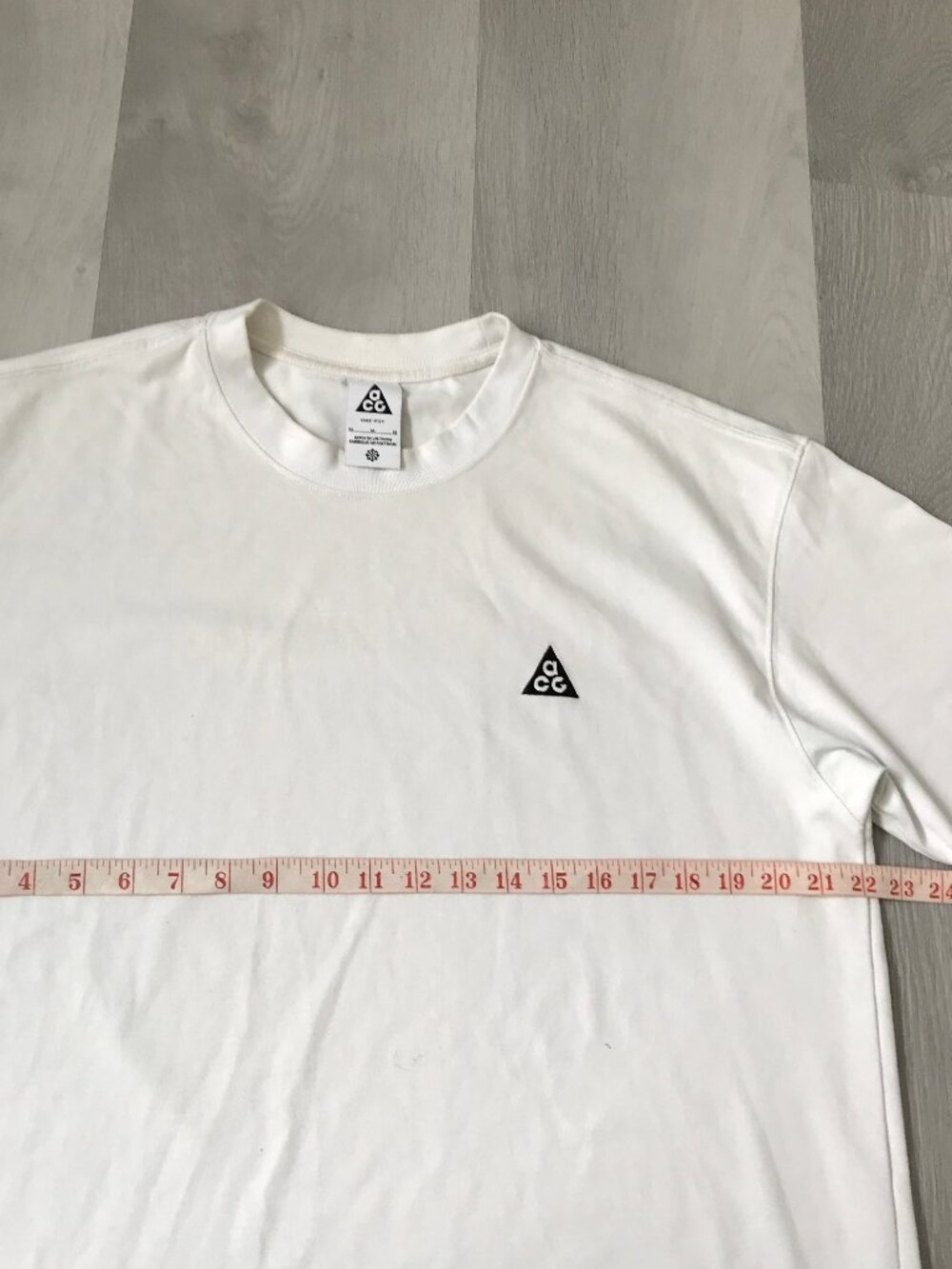 NIKE ACG MENS WHITE CREW NECK T SHIRT SHORT SLEEVES THICK JERSEY MENS MEDIUM - Picture 2 of 8